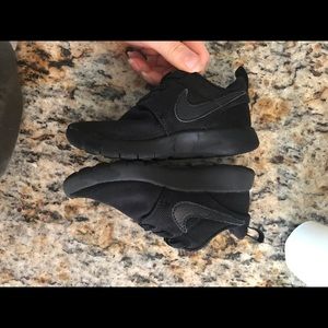 Toddler black nikes